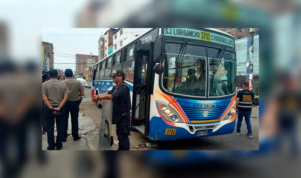 Delincuente es abatido por efectivo tras intento de asalto en bus [VIDEO]