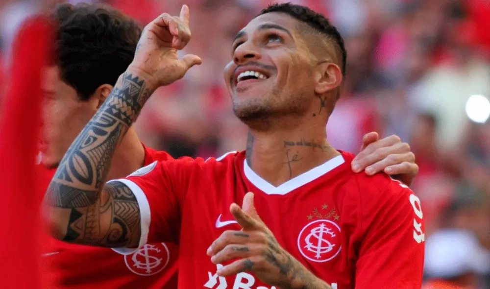 Paolo Guerrero tuvo emotivo gesto con hincha en Uruguay.