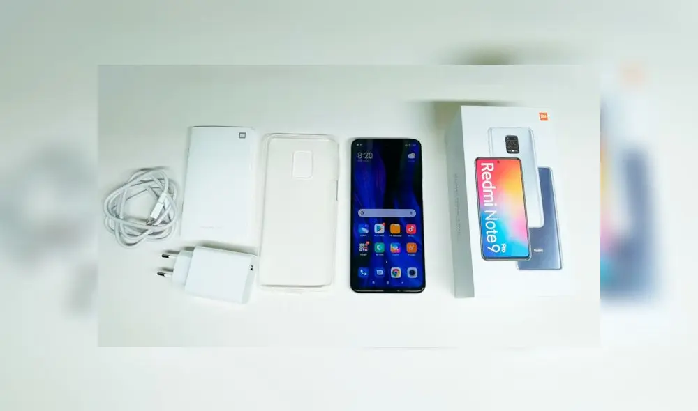 Esto es todo lo que contiene la caja del nuevo Redmi Note 9 Pro de Xiaomi. Foto: Daniel Robles