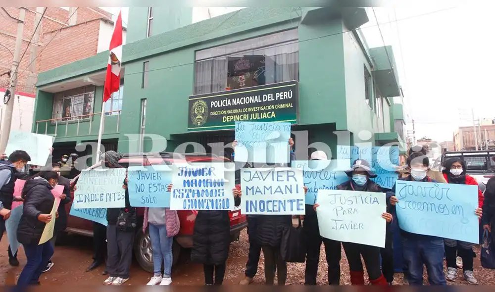 Puno. Manifestantes en Juliaca exigente que la Policía muestre las pruebas en contra de los trabajadores detenidos. Foto: La República