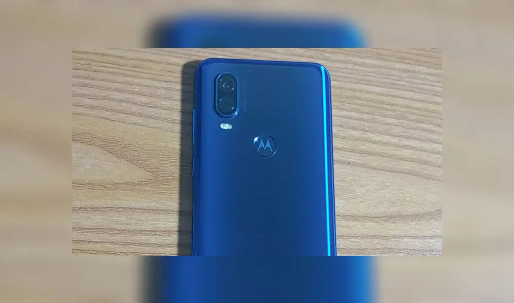 Motorola One Vision tiene doble cámara trasera. Motorola One Vision tiene doble cámara trasera.