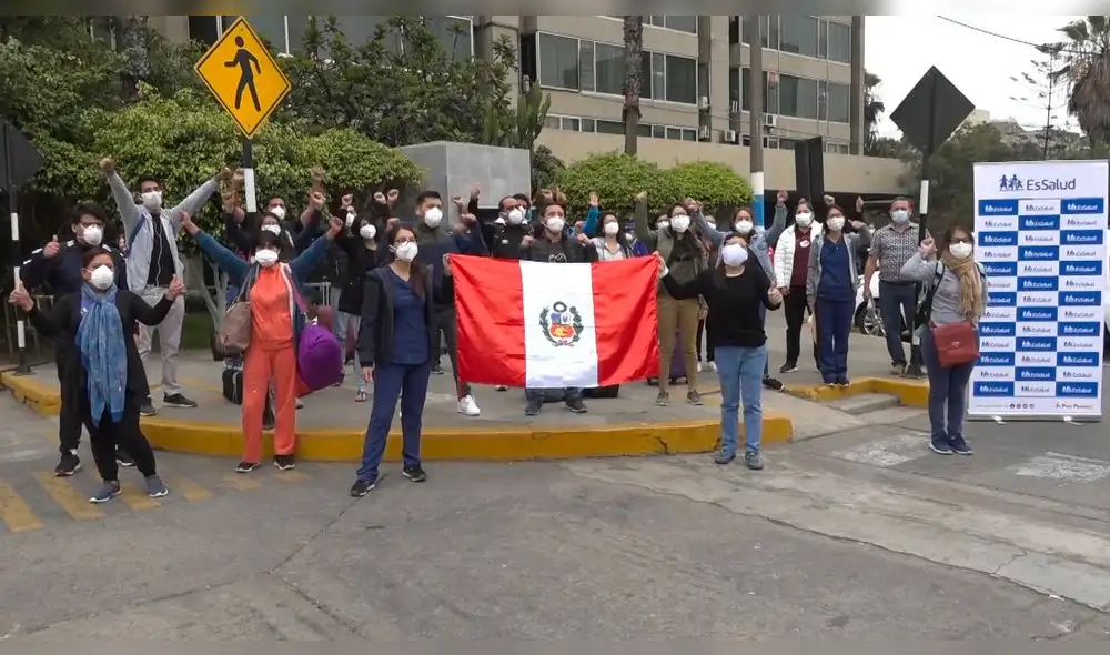Primera brigada de médicos y enfermeras de EsSalud regresan de Lambayeque | Créditos: difusión Primera brigada de médicos y enfermeras de EsSalud regresan de Lambayeque | Créditos: difusión