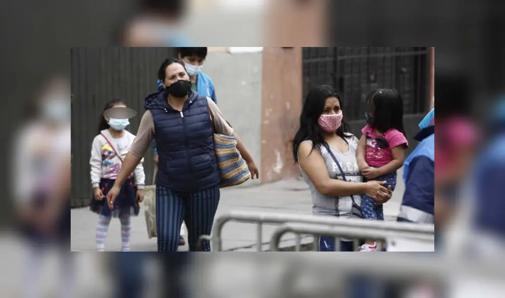 Menores pasearon entre la muchedumbre del Centro de Lima. (Foto: Marco Cotrina / La República) Menores pasearon entre la muchedumbre del Centro de Lima. (Foto: Marco Cotrina / La República)
