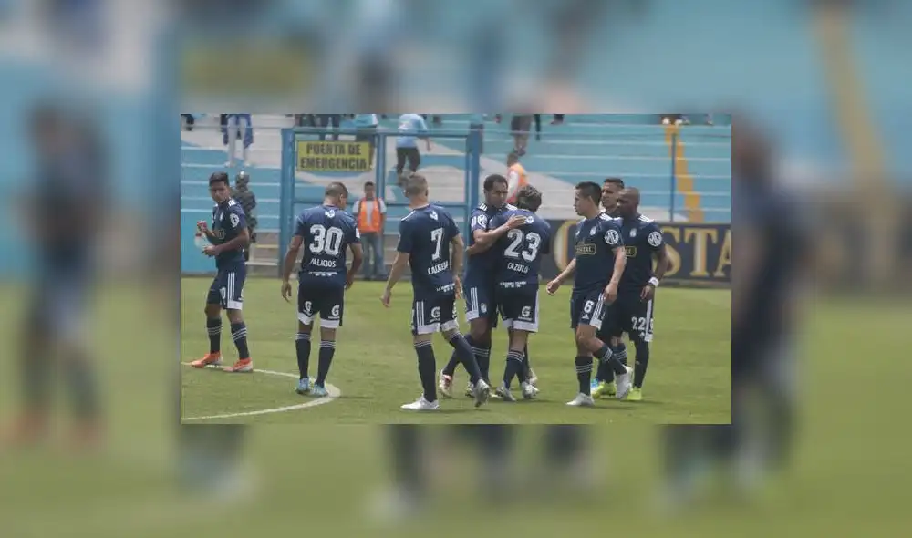 Sporting Cristal perdió en los minutos finales y los hinchas descargaron su rabia con los jugadores. Foto: Difusión. Sporting Cristal perdió en los minutos finales y los hinchas descargaron su rabia con los jugadores. Foto: Difusión.