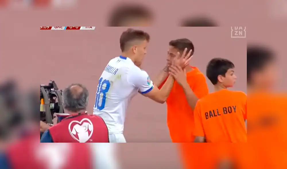 Eurocopa 2020: jugador italiano se frustra y lanza terrible balonazo a niño recogepelotas