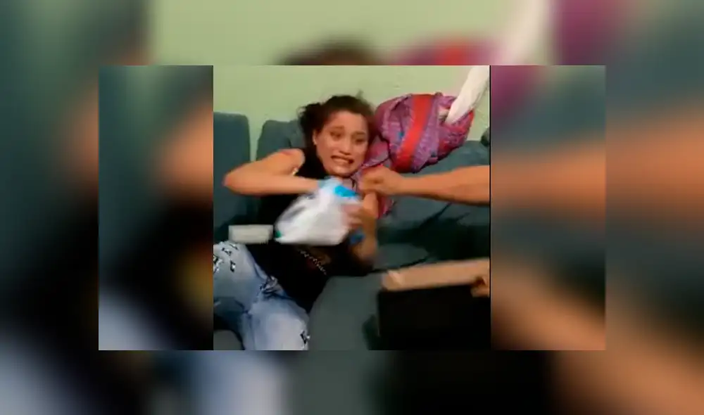 Facebook viral: niña se alegra por el regalo que le da su familia, lo abre y llora de decepción [VIDEO]