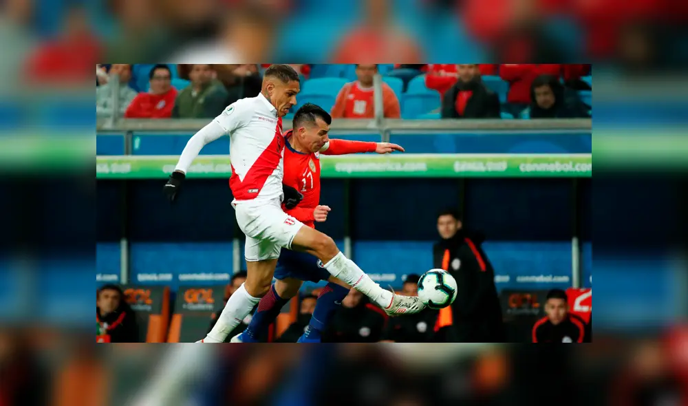 Peru vs Chile: la celebración de Paolo Guerrero en los camerinos. Foto: EFE Peru vs Chile: la celebración de Paolo Guerrero en los camerinos. Foto: EFE