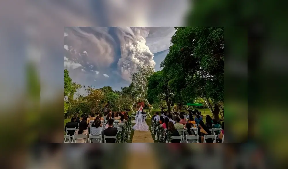 Pareja celebra su matrimonio durante la erupción de un volcán [FOTOS Y VIDEO]