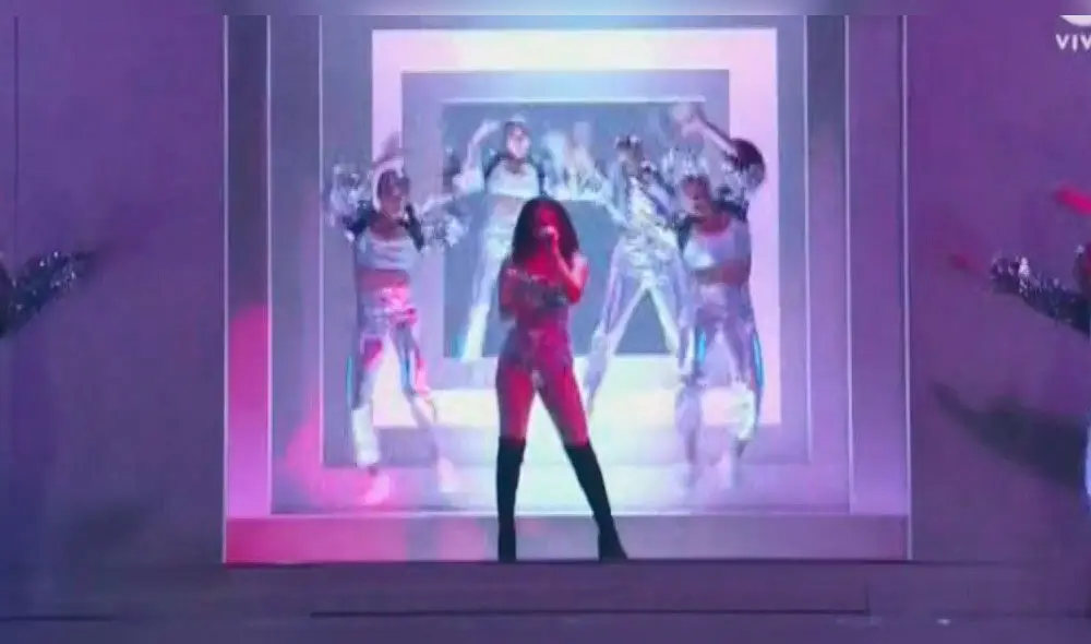 La cantante tuvo una desenfrenada reacción al ver a la cantante interpretar su más reciente tema La cantante tuvo una desenfrenada reacción al ver a la cantante interpretar su más reciente tema