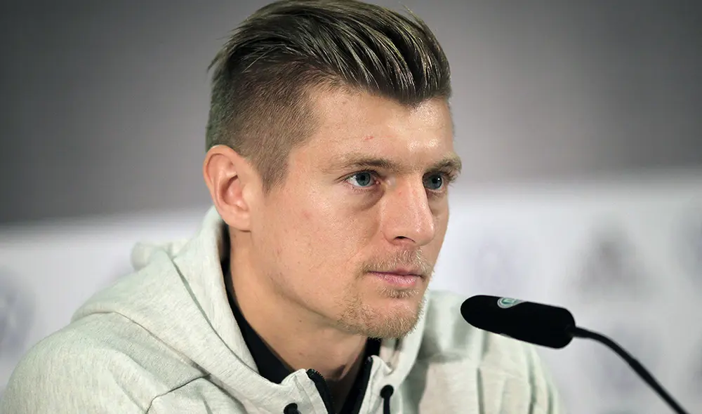 Toni Kroos dando una conferencia de prensa en Alemania. | Foto: AFP Toni Kroos dando una conferencia de prensa en Alemania. | Foto: AFP