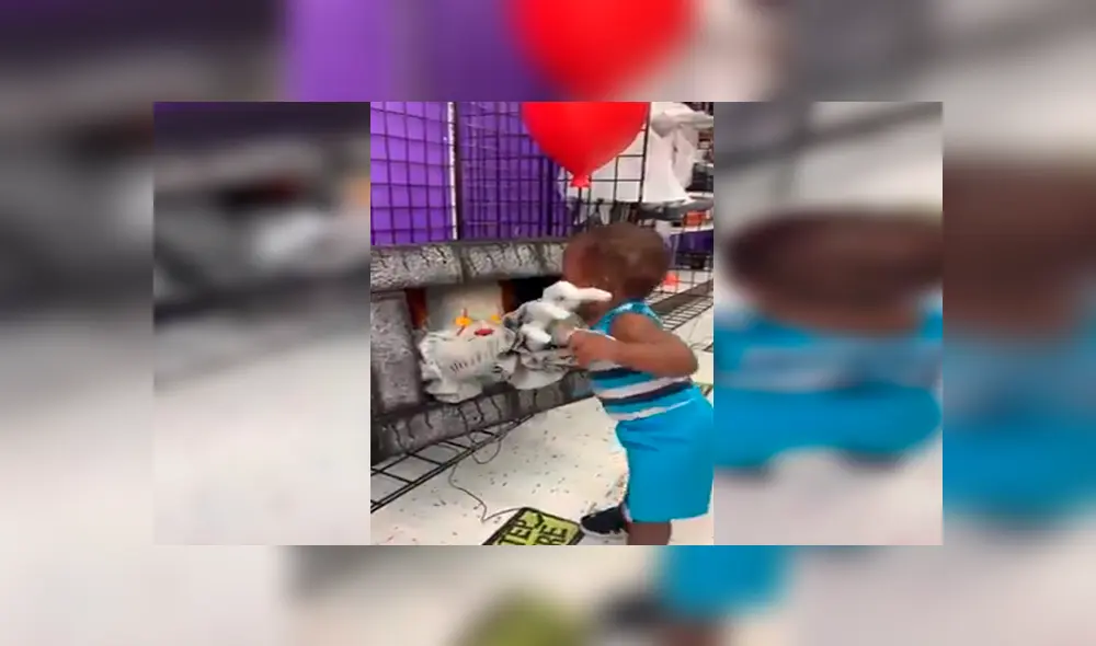 En YouTube, un pequeño fue víctima de una cruel broma al acercarse a un muñeco de la película ‘It’. En YouTube, un pequeño fue víctima de una cruel broma al acercarse a un muñeco de la película ‘It’.