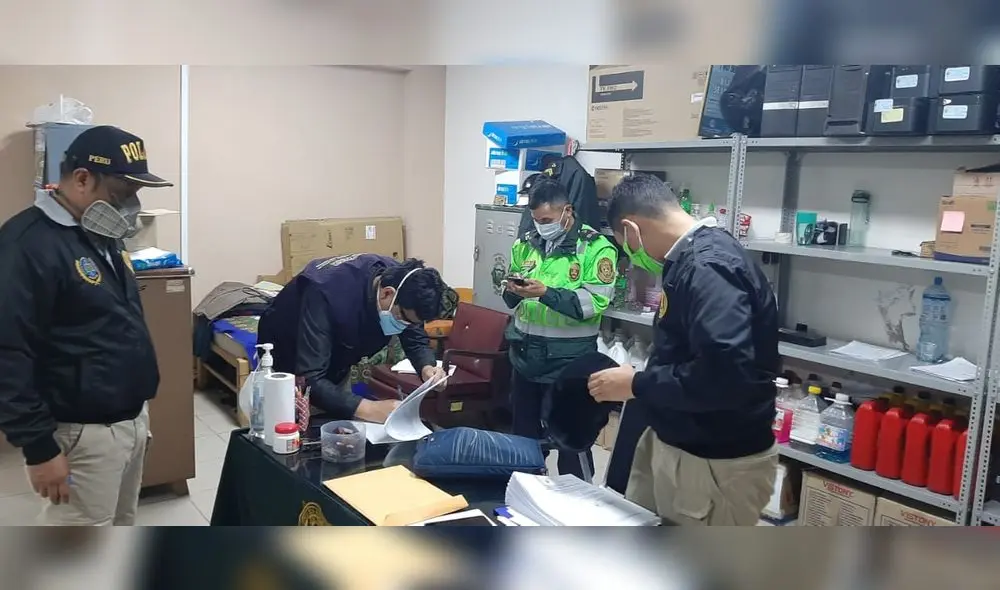 Agentes de la Fiscalía y la Diviac inspeccionan comisarías po presuntos actos de corrupcion. Foto: