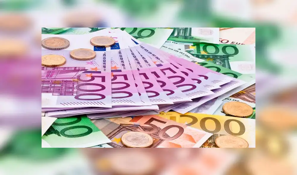 La mochila contenía 16 000 euros en efectivo. Fuente: foto referencial. La mochila contenía 16 000 euros en efectivo. Fuente: foto referencial.