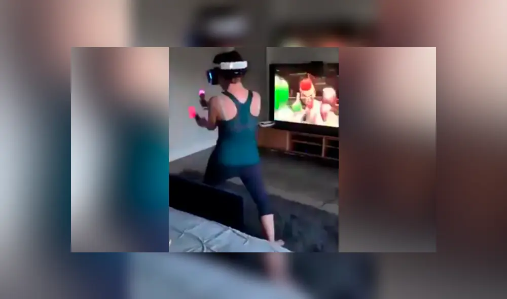Facebook viral: mujer prueba por primera vez juego de ‘realidad virtual’ y tiene insólita reacción que hace reír a todos Facebook viral: mujer prueba por primera vez juego de ‘realidad virtual’ y tiene insólita reacción que hace reír a todos