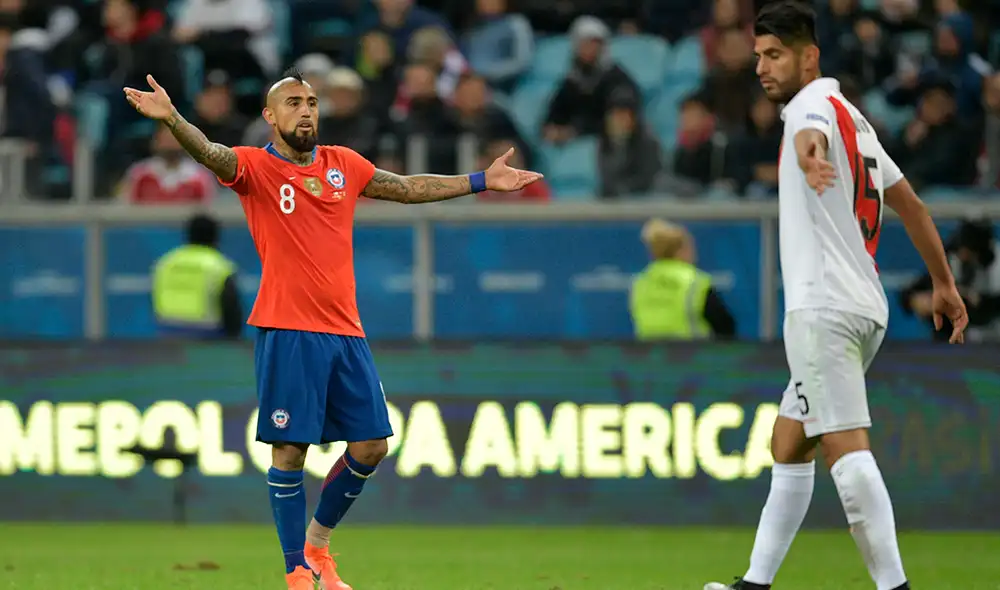 Carlos Zambrano criticó a periodistas chilenos por subestimar a selección peruana previo a las Eliminatorias. | Foto: AFP