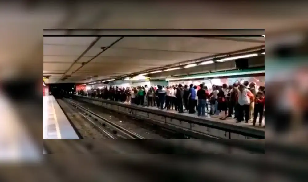 Usuarios del servicio de transporte se aburrieron de esperar y decidieron hacer una peculiar acción en la estación mientras esperaban la llegada del tren Usuarios del servicio de transporte se aburrieron de esperar y decidieron hacer una peculiar acción en la estación mientras esperaban la llegada del tren