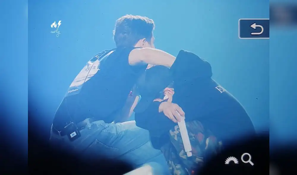 EXO: Kim Jongin 'Kai' no pudo contener las lágrimas y fue confortado por Chanyeol. EXO: Kim Jongin 'Kai' no pudo contener las lágrimas y fue confortado por Chanyeol.