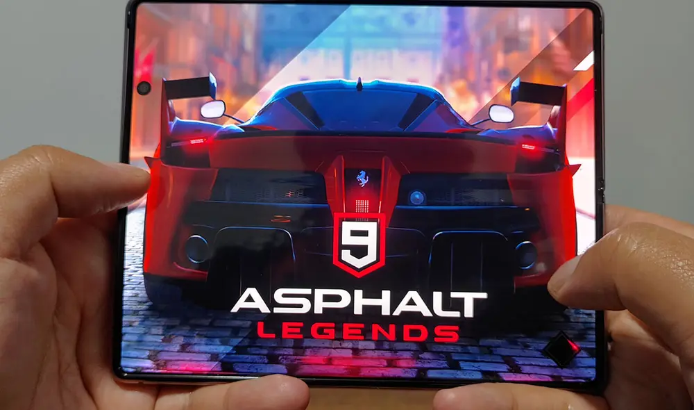 Jugando Asphalt 9 en el Samsung Galaxy Z Fold 2 5G. Foto: Edson Henriquez.