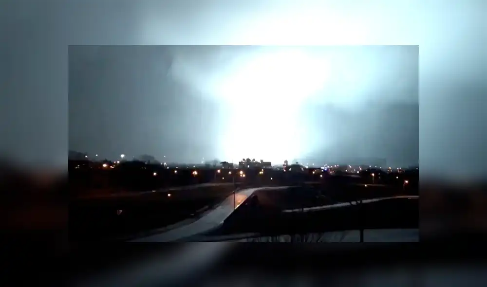 El paso del tornado dejó sin energía eléctrica a distintos condados de Tennessee. Foto: AP.