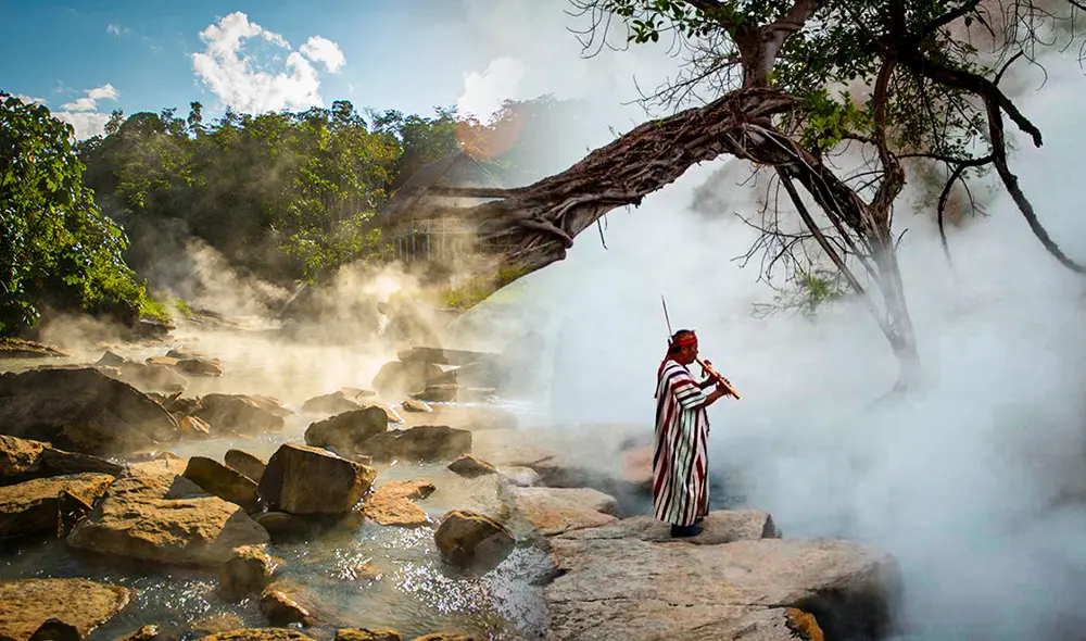 El río hirviente del Mayantuyacu puede alcanzar temperaturas de hasta 80°C. Foto: composición LR/Difusión/RedBus
