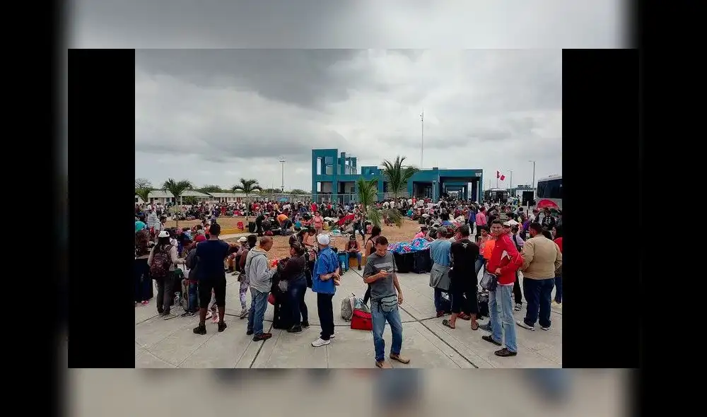 Tumbes: venezolanos hacen largas colas para entrar al país 