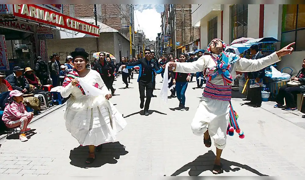 ALEGRÍA. Puno está de fiesta al compás de danzas nativas.
