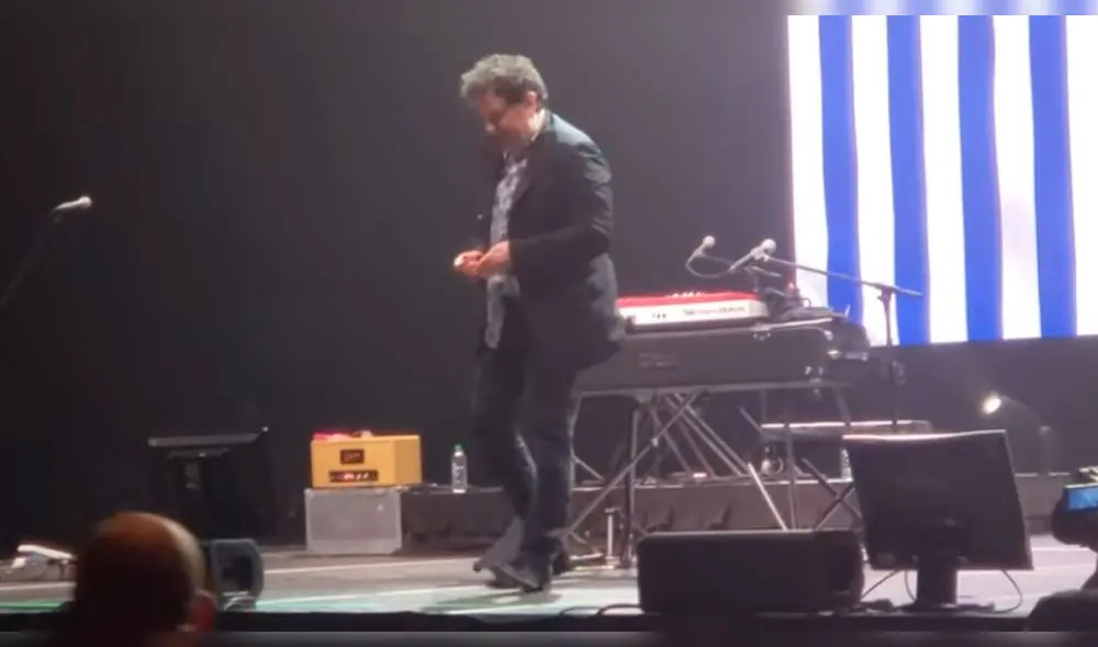 El cantante argentino hizo una "degustación" de marihuana sobre el escenario.
