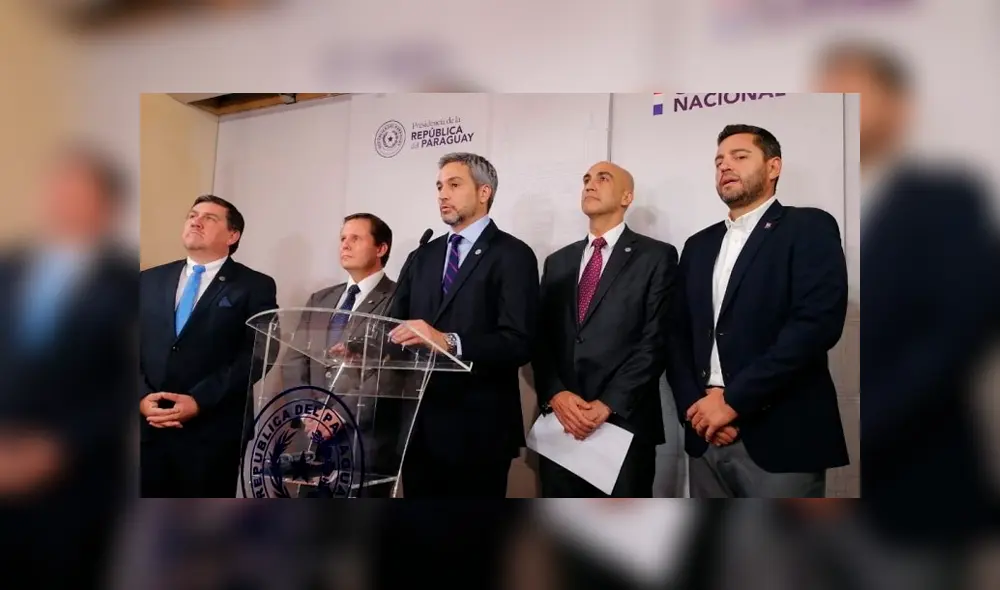 Presidente de Paraguay, Mario Abdo Benitez, junto a los representante del Ministerio de Salud de ese país. Foto: Anibal Coronel. Presidente de Paraguay, Mario Abdo Benitez, junto a los representante del Ministerio de Salud de ese país. Foto: Anibal Coronel.