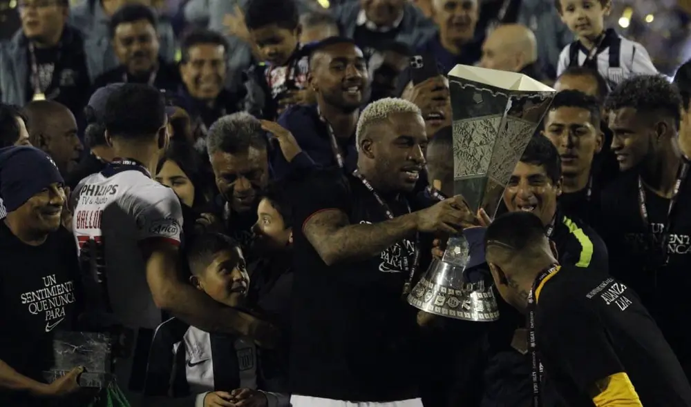 Los blanquiazules lograron el bicampeonato tras imponerse ante Melgar. Foto: Luis Jiménez/La República