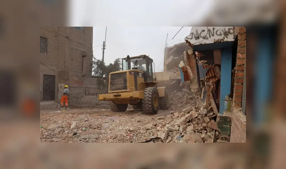 Antes de la demolición se decomisó cerveza, muebles, artefactos electrónicos, sillas, mesas, tarimas, colchones, entre otros. (Foto: Christian Moreno / La República) Antes de la demolición se decomisó cerveza, muebles, artefactos electrónicos, sillas, mesas, tarimas, colchones, entre otros. (Foto: Christian Moreno / La República)