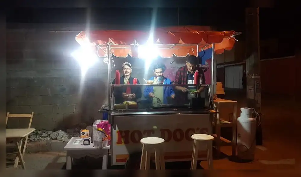 Estudiantes utilizan beca AMLO para poner puesto de hot dogs Estudiantes utilizan beca AMLO para poner puesto de hot dogs