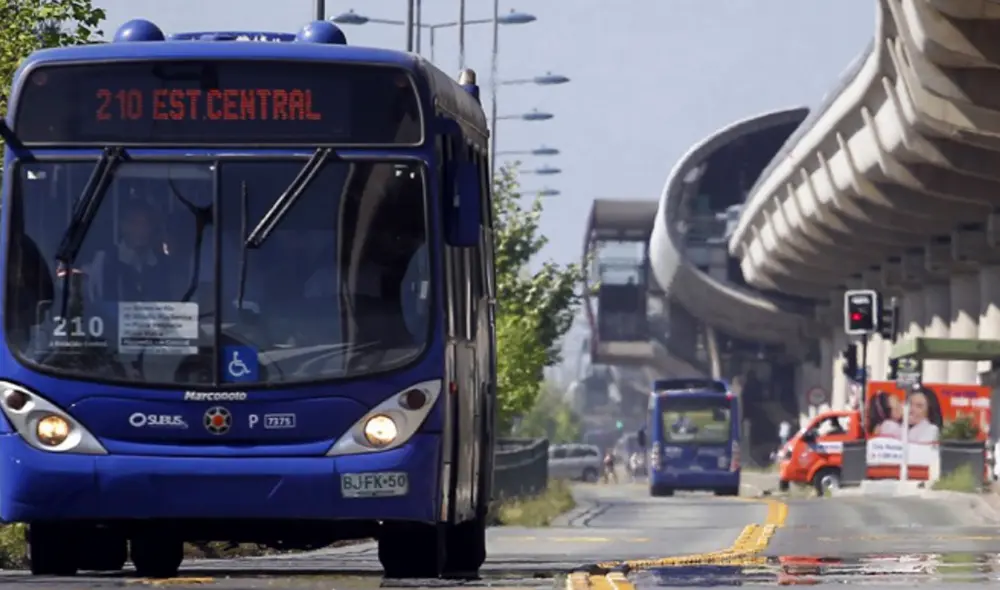 El robó se registró a las 11:45 de la mañana (hora local). Foto: Transatiago/referencial