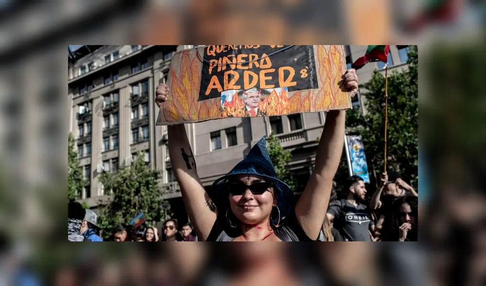 Los chilenos salieron a protestar de una forma peculiar por Halloween. Los chilenos salieron a protestar de una forma peculiar por Halloween.