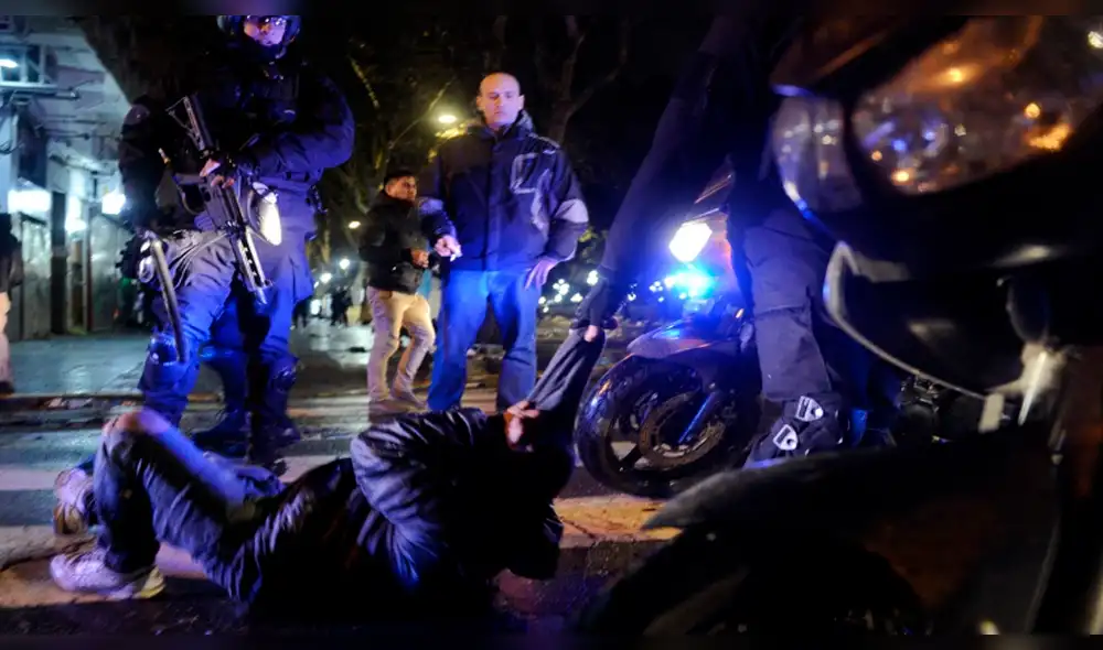 Argentina: rechazo de despenalización de aborto provoca disturbios [VIDEO Y FOTOS]