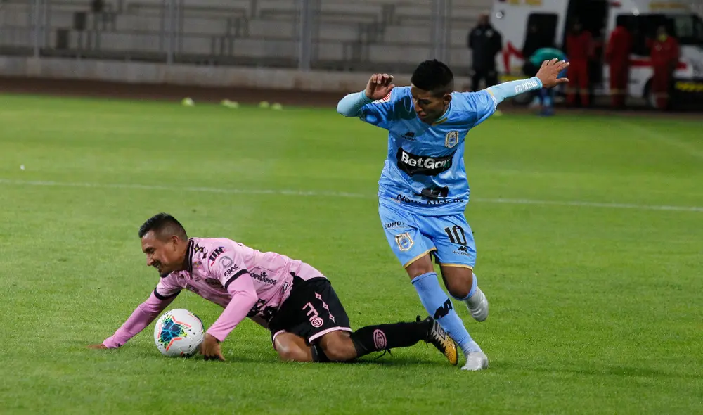 Jugadores del fútbol peruano tendrán que jugar con mascarillas por el coronavirus. Foto: Grupo La República