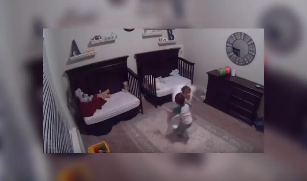 Desliza hacia la izquierda para ver la escena viral de YouTube protagonizada por dos niños.