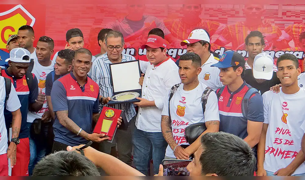 Capitán. El veterano Jair Yglesias recibió la condecoración por parte del gobierno regional.