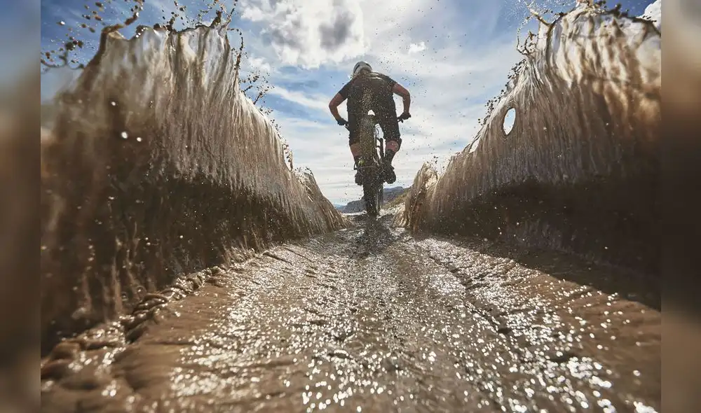 Category: Innovation by Sony Photographer: Laurence Crossmann-Emms Athlete: Katy Winton Location: North Wales, UK // Red Bull Illume 2019 // AP-2289BNAFH2111 // Usage for editorial use only // 