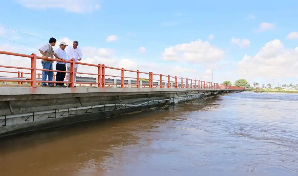 Lluvias causan desastre en Piura y ríos amenazan a la población