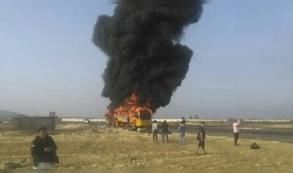 Se incendia bus que trasladaba a músicos de la orquesta Agua Azul [VIDEO] 