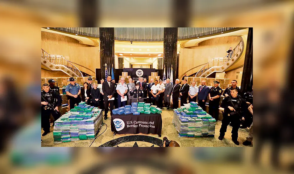 Presentación. Autoridades norteamericanas con la droga. Presentación. Autoridades norteamericanas con la droga.