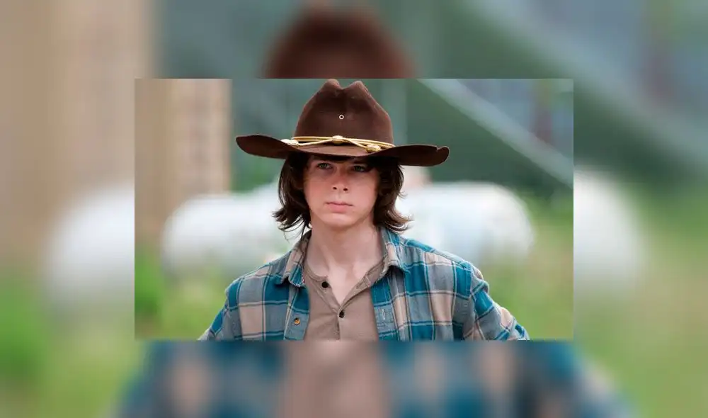 The Walking Dead: ‘Carl Grimes’ recibe curioso regalo de graduación por parte de sus padres
