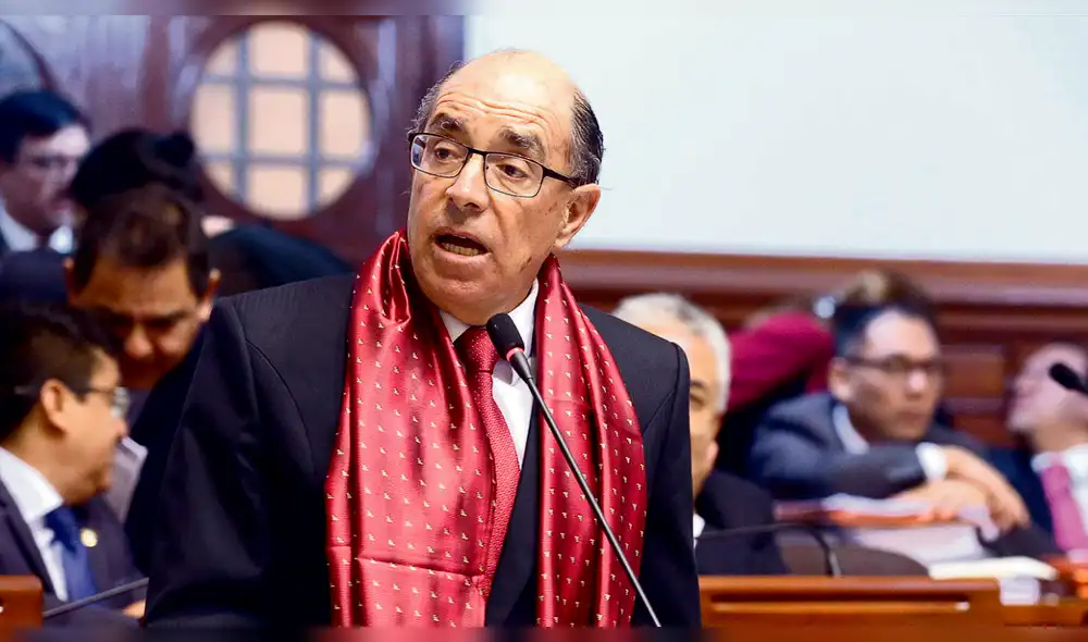 Ministro de Defensa ordena retirar todas condecoraciones a Edwin Donayre Ministro de Defensa ordena retirar todas condecoraciones a Edwin Donayre