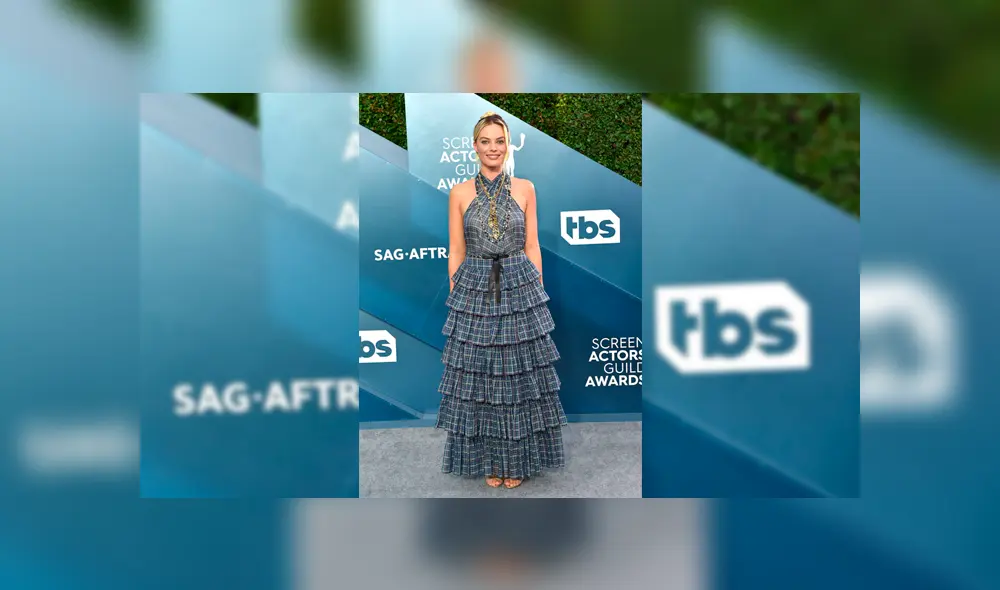 Margot Robbie llevó un traje a cuadros de Chanel. (Foto: ¡Hola!)