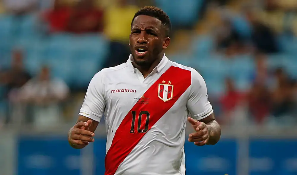 El médico del Lokomotiv informó que Jefferson Farfán presentó los síntomas del coronavirus hace tres días. | Foto: AFP
