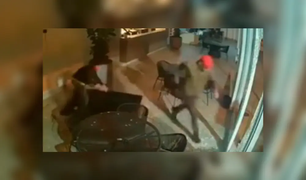 Video es viral en Facebook. Ladrones se han hecho viral en las redes tras protagonizar una cómica escena cuando pretendían robar un lujoso televisor de una casa Video es viral en Facebook. Ladrones se han hecho viral en las redes tras protagonizar una cómica escena cuando pretendían robar un lujoso televisor de una casa