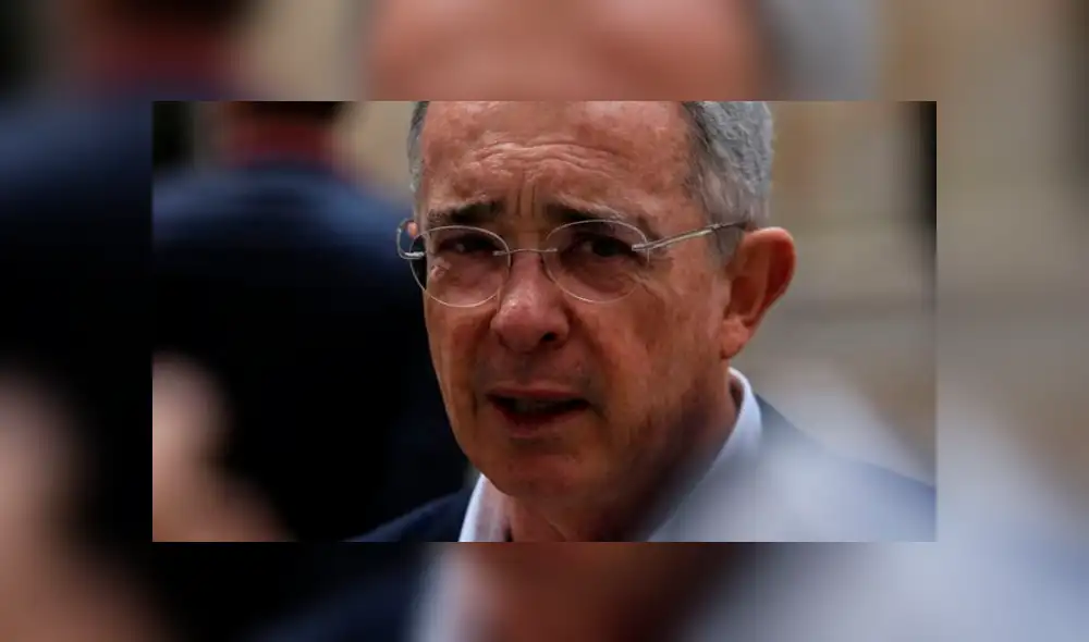 El exmandatario de Colombia Álvaro Uribe informó la decisión de la Corte Suprema a través de su Twitter. Foto: BBC El exmandatario de Colombia Álvaro Uribe informó la decisión de la Corte Suprema a través de su Twitter. Foto: BBC