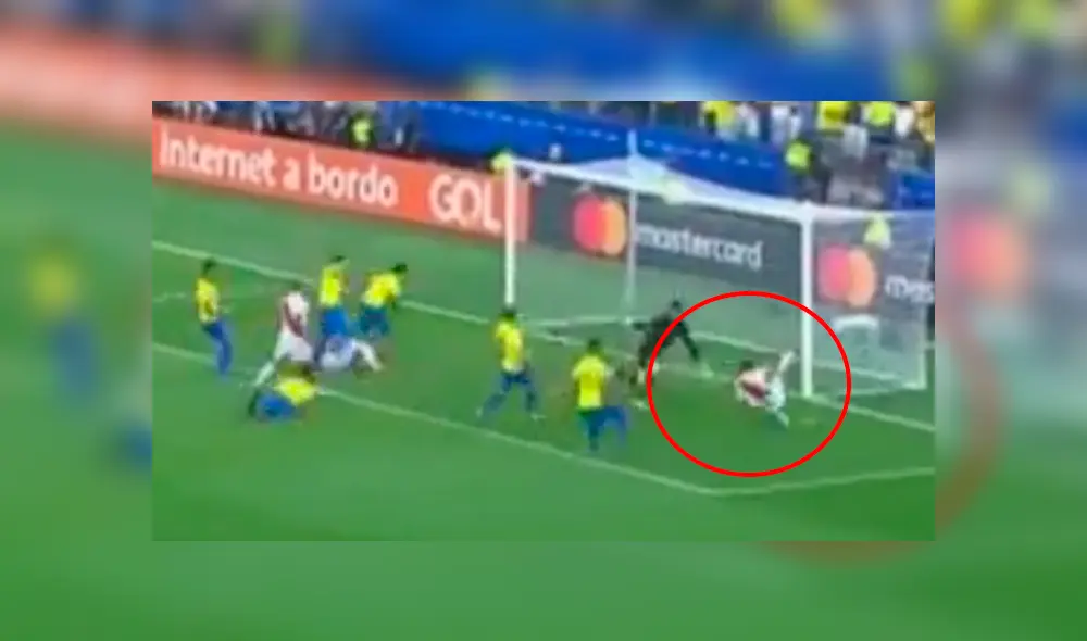 Perú vs Brasil: ocasión de Luis Abram.