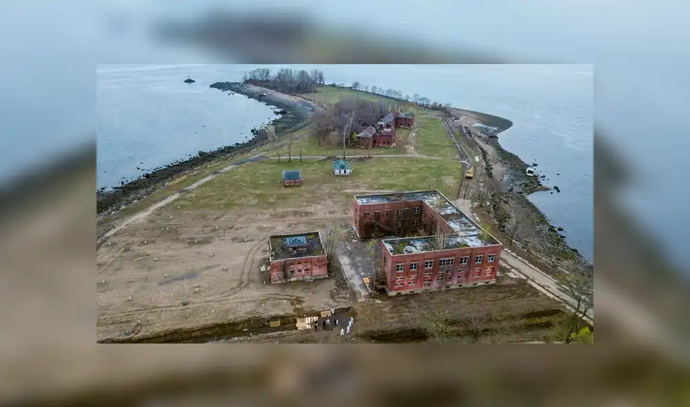 Video muestra los entierros de víctimas del coronavirus en fosas comunes en Nueva York Video muestra los entierros de víctimas del coronavirus en fosas comunes en Nueva York