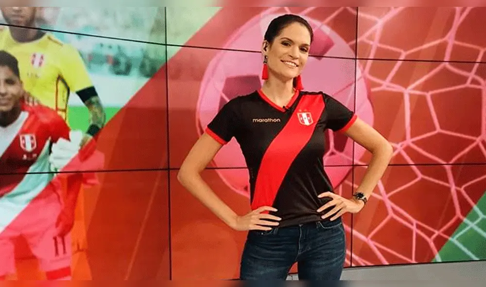 Juliana Oxenford y Lorena Álvarez posan con la camiseta de Alianza antes del ‘Clásico’ Juliana Oxenford y Lorena Álvarez posan con la camiseta de Alianza antes del ‘Clásico’